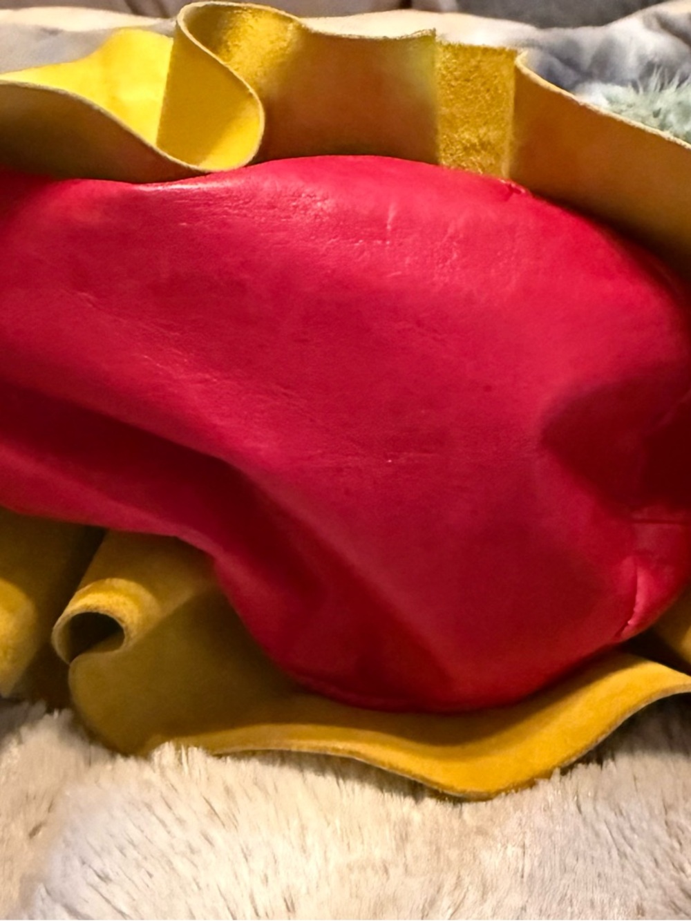 Moschino Vintage 2000 Yellow Ruffle Shoulder Bag with Pink Handle - Picture 5 of 5